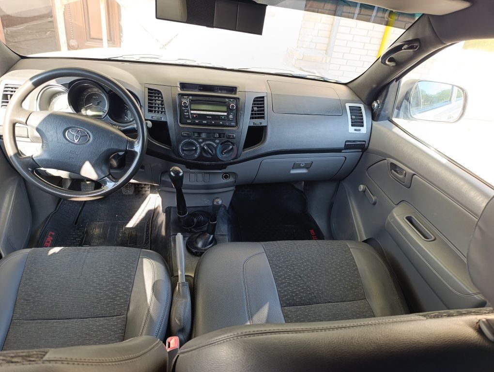 Toyota Hilux сотилади
