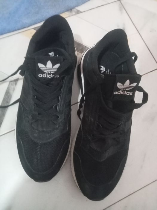 Продам кроссовки Адидас