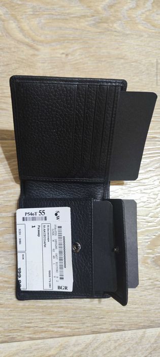 Чисто Ново и Оригинално Портмоне HUGO