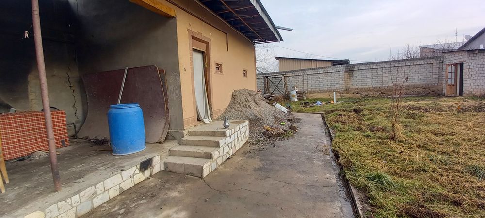 Срочно сотилади участка  7 сотих. Учқорамон постида, тахминан 6–7 кир