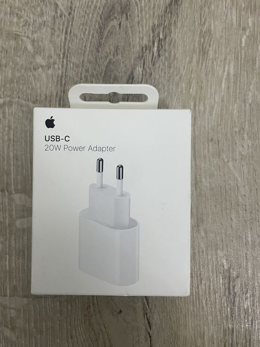 Продам адаптер оригинал на айфон 20 w быстрая зарядка