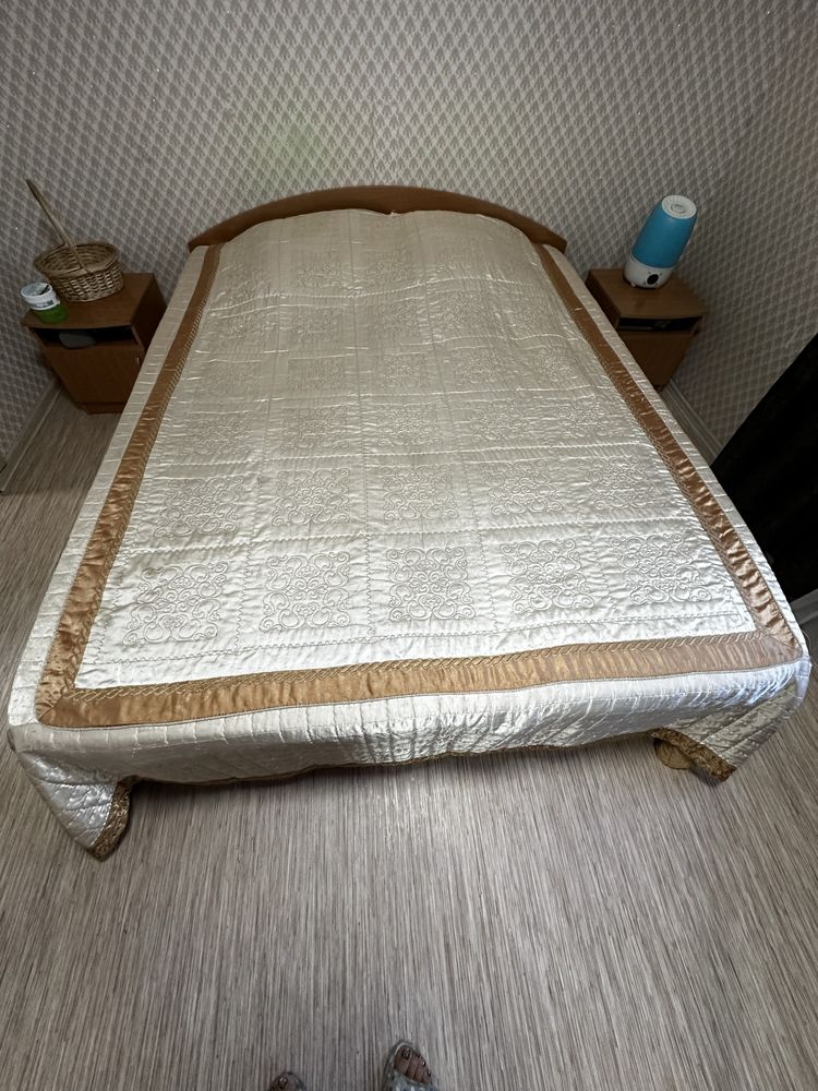 Продам двуспальную кровать
