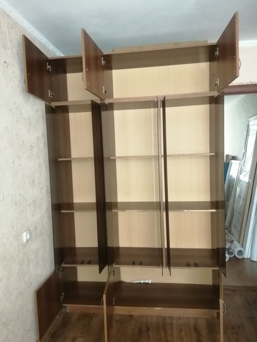 Сервант ( шкаф стенка)