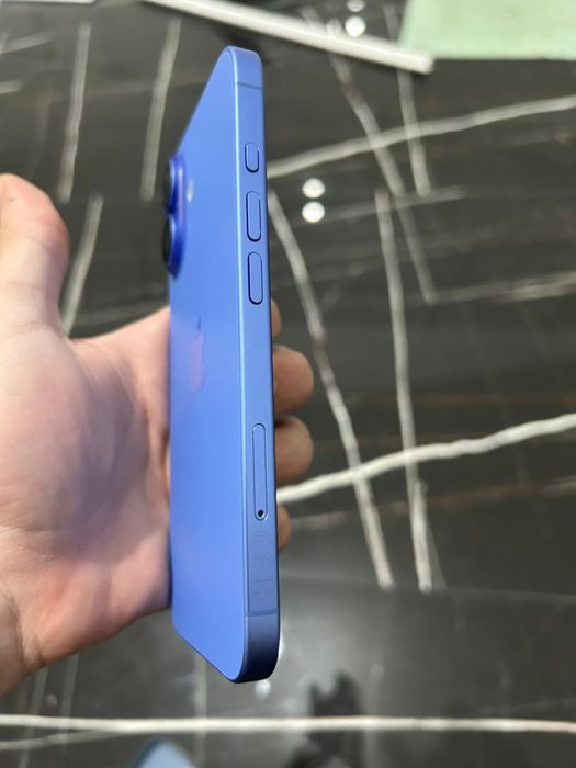 Iphone 16 ultramarine