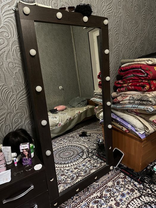 Зеркало для макияжа