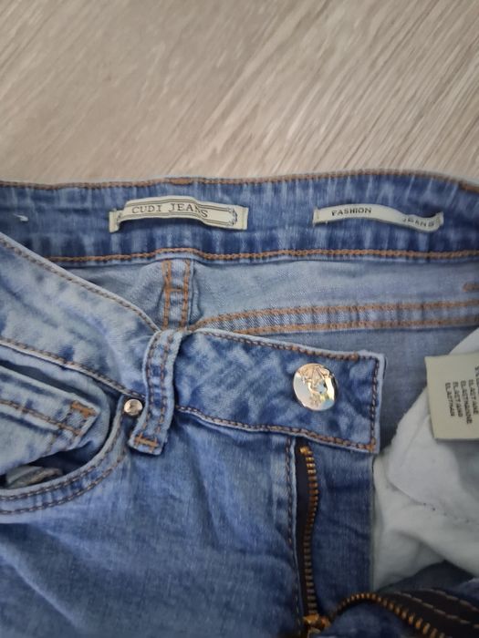 Запазени сини дънки