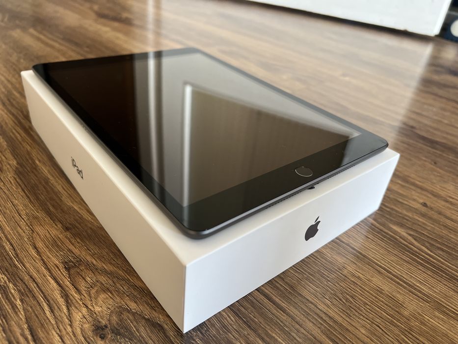 Apple Ipad 9 (2020) + apple pen 1 gen + apple keyboard folio