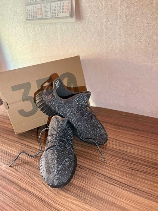 маратонки Adidas Nike