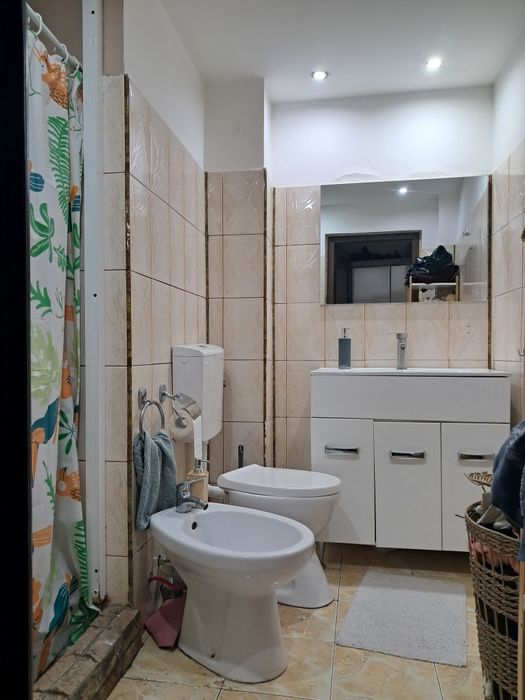 Vand Apartament 4 Camere