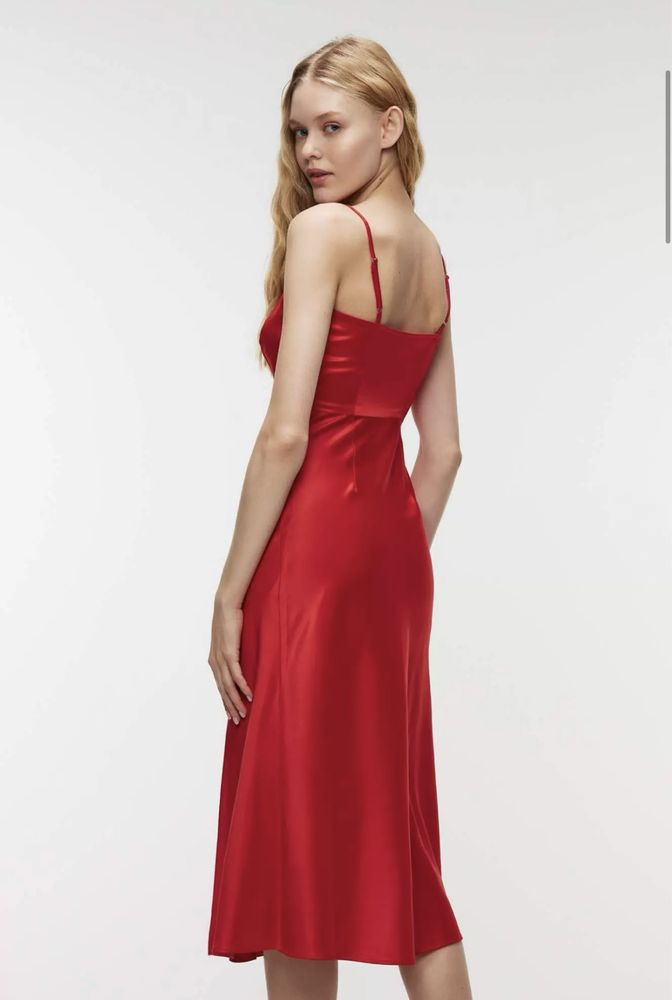 Красное платье новое с этикеткой