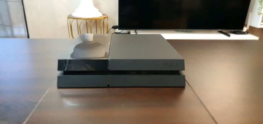 Конзола Playstation 4