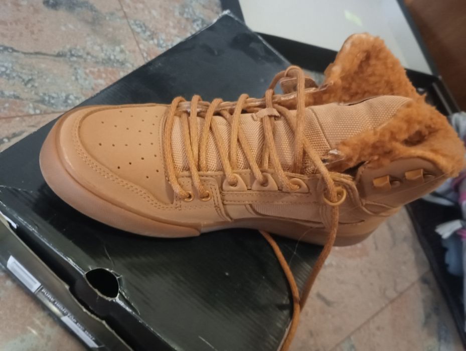 Зимни обувки DC с топла подплата