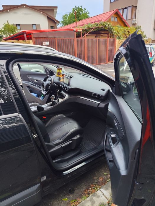 Vând Peugeot 5008 2019