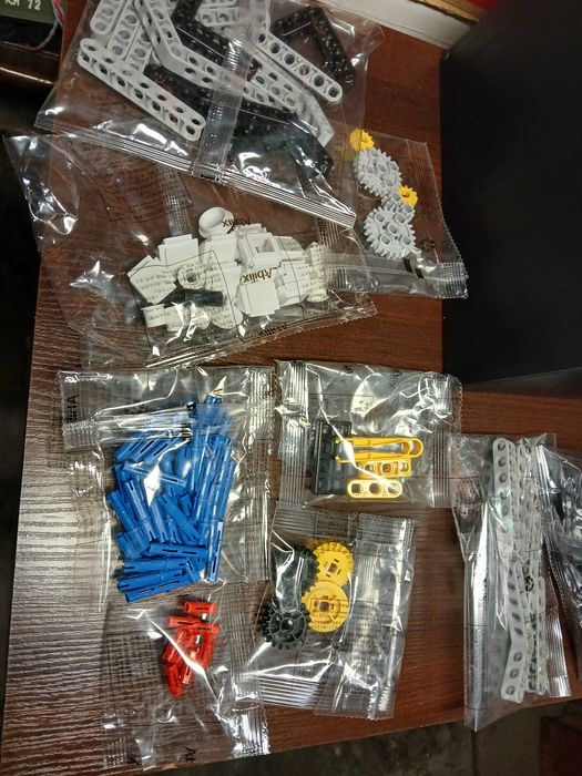 Abilix Krypton занимателен робот за програмиране.