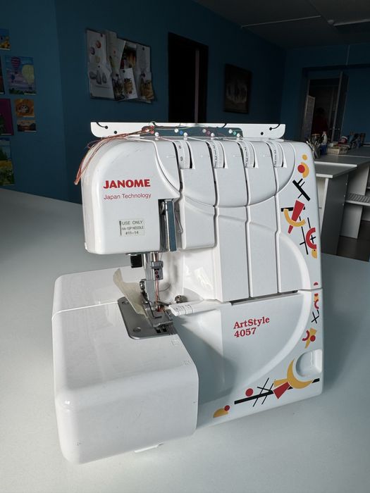 Оверлок Janome ArtStyle 4057 белый  Новый