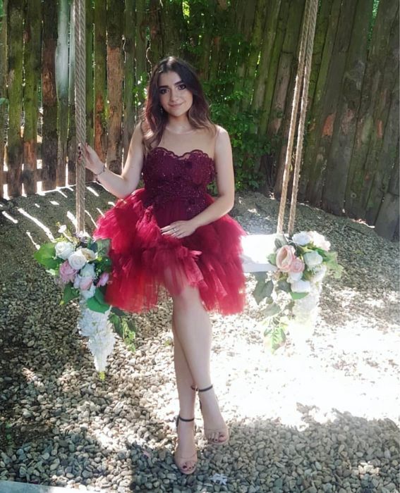 Rochie visinie, scurtă, perfectă pentru ocazii speciale
