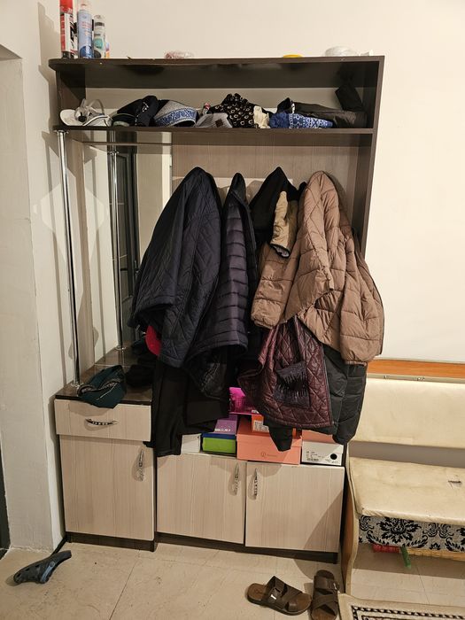 Продам прихожу и стул