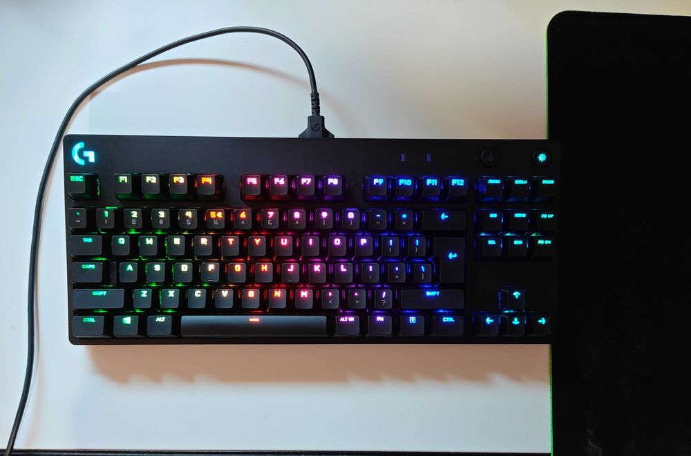 Геймърска механична клавиатура Logitech G PRO GX Blue Clicky - TKL RGB