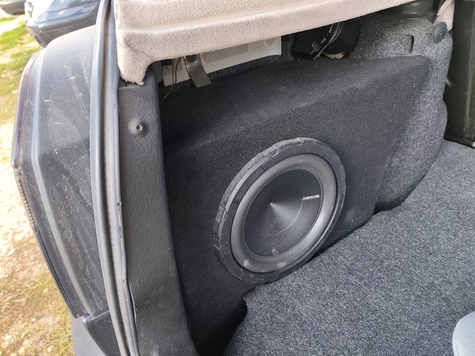 Бас бокс за Голф 3 + subwoofer 8" Hertz ES 200.5