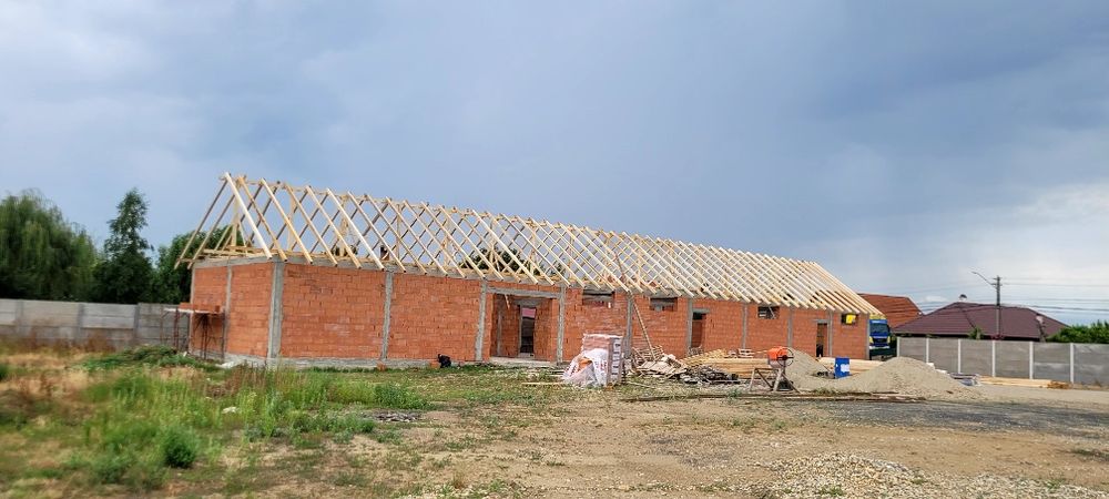 Executăm Acoperișuri si reparatii țiglă sau tablă