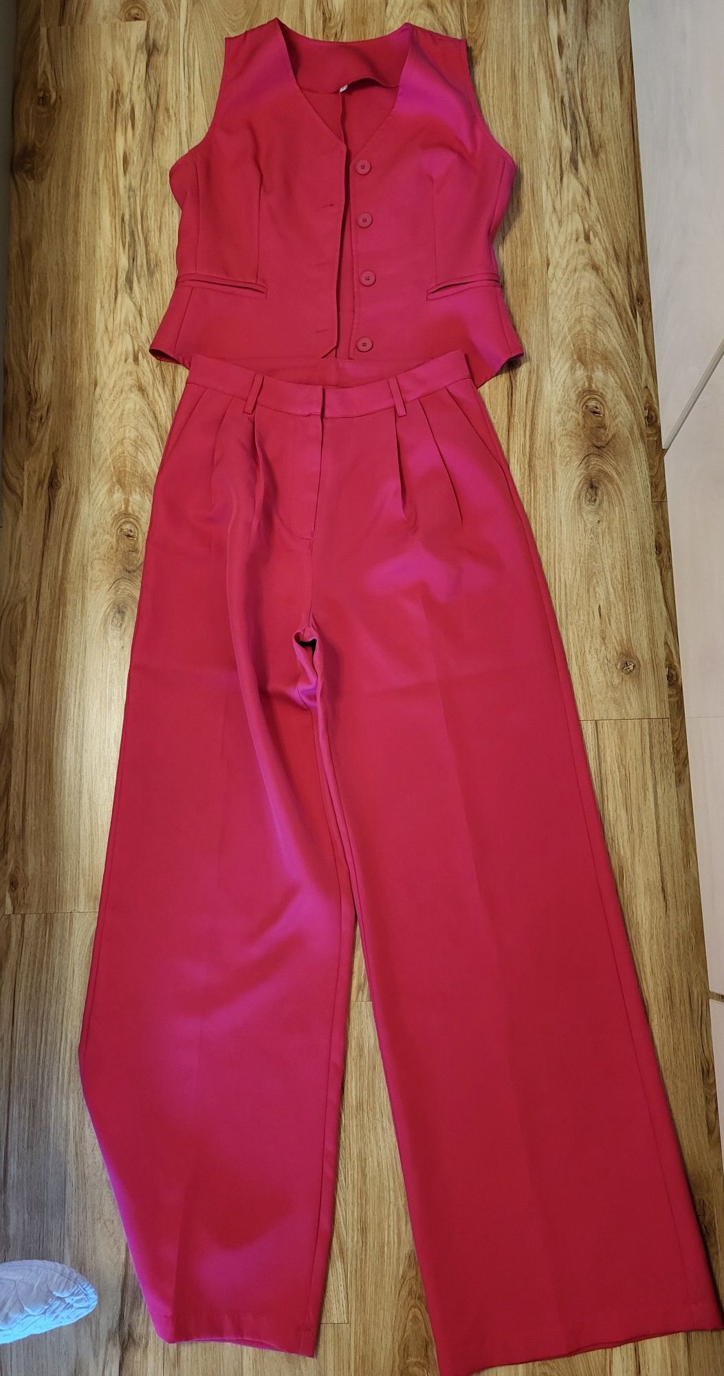 Costum set roz doua piese M