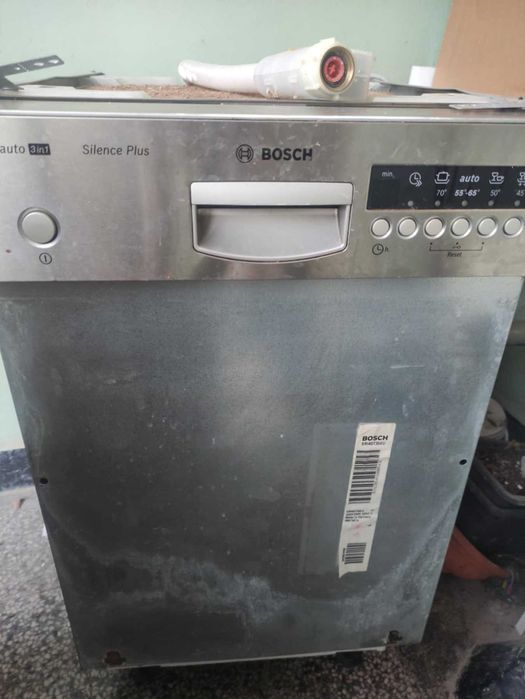 продавам съдомиялна машина за вграждане Bosch 45см.