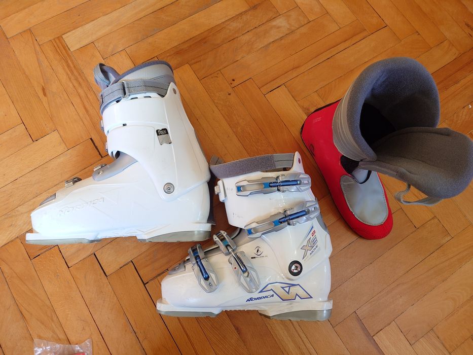 Дамски ски обувки Nordica Easy Move XE