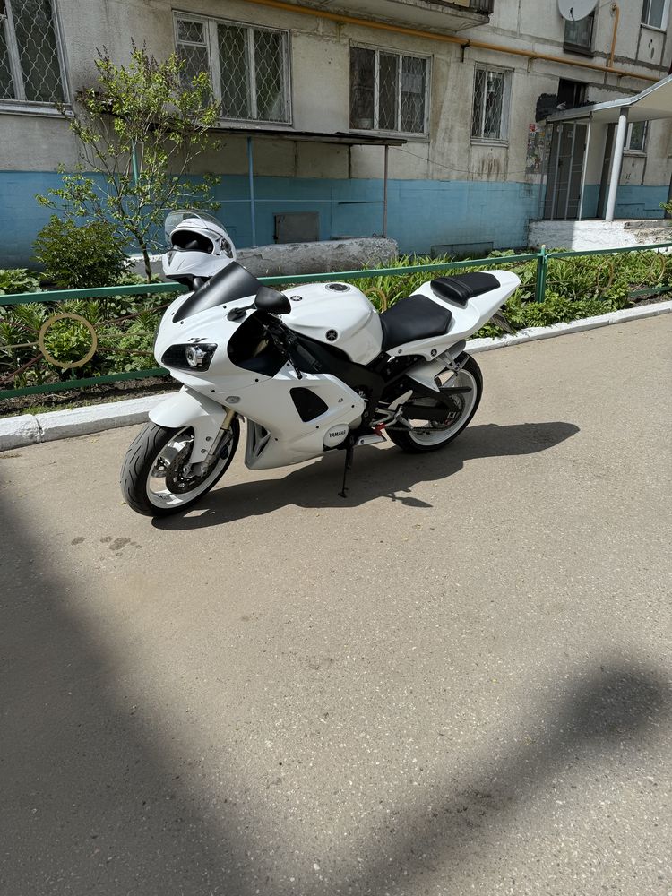 YAMAHA R1, 2001 года