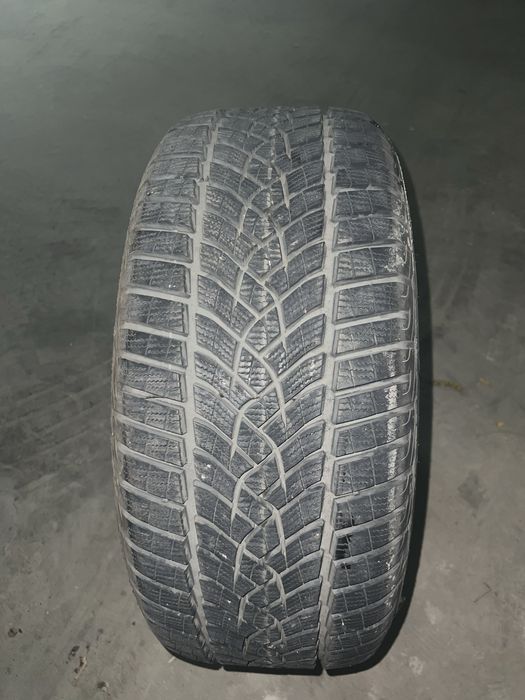 Зимни гуми 245/45/17 good year ultragrip
