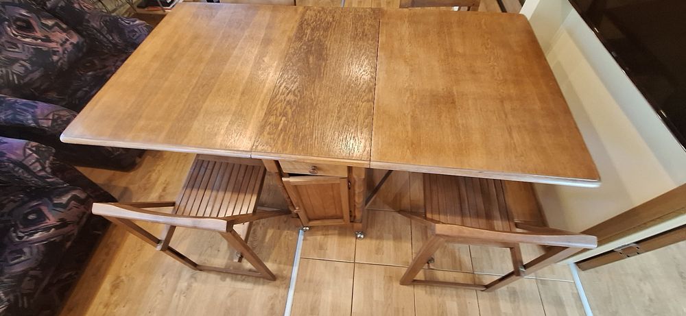 Vând masa extensibila lemn masiv 1000 lei negociabilmasiv