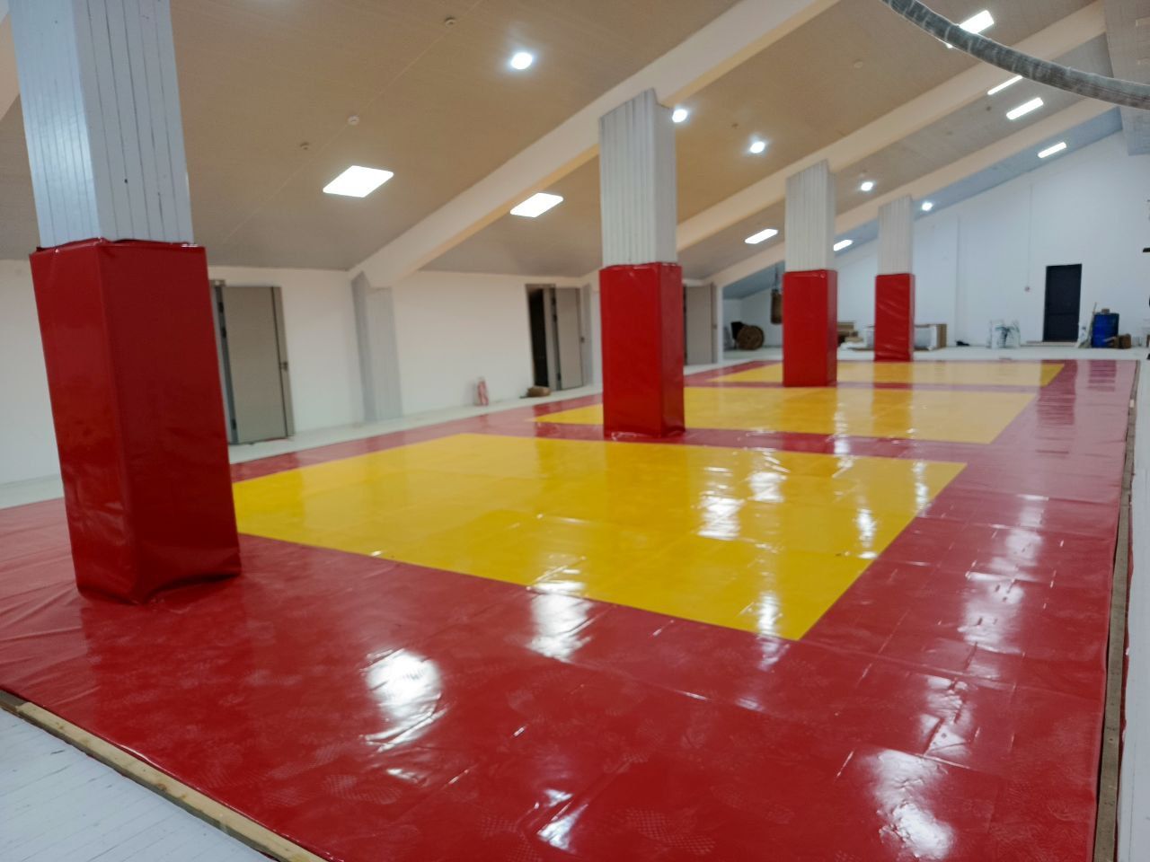 Спорт матлари хохлаган олчамда ишлаб чикарувчидан келишилган нархлада