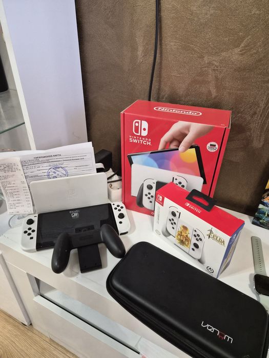 Nintendo switch o led + калъф + кутия + PowerA Joy-Con Comfort Grip