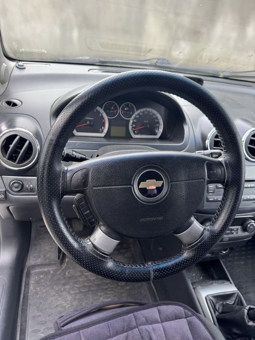 Se vinde chevrolet aveo lt 2010