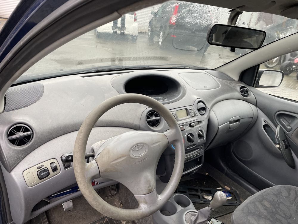 Toyota Yaris 1.0/2002г/На части