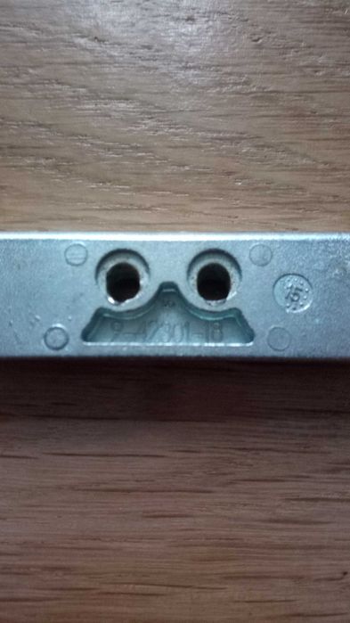 Piese de feronerie pentru ferestre termopan marca GU