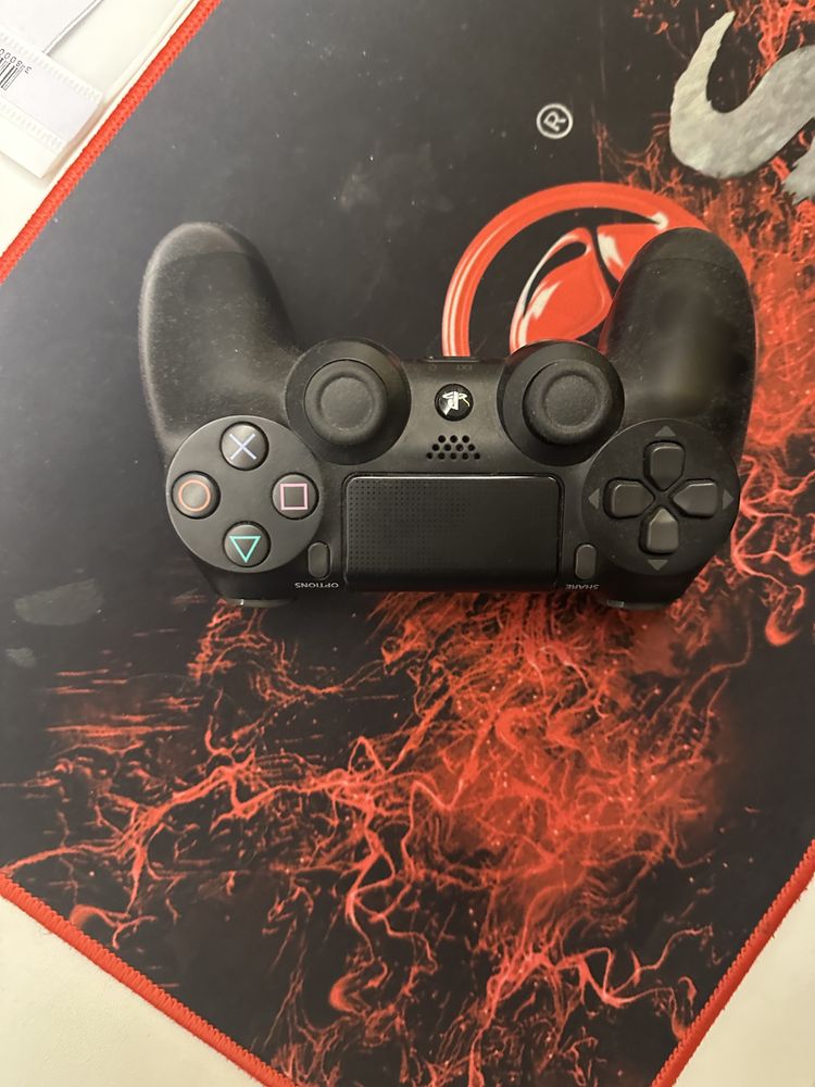 Продавам джойстик за playstation 4