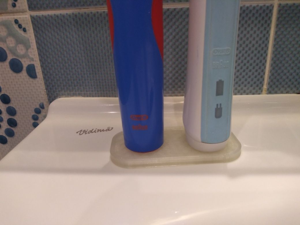 Държач за 2, 3 или 4бр четки за зъби OralB