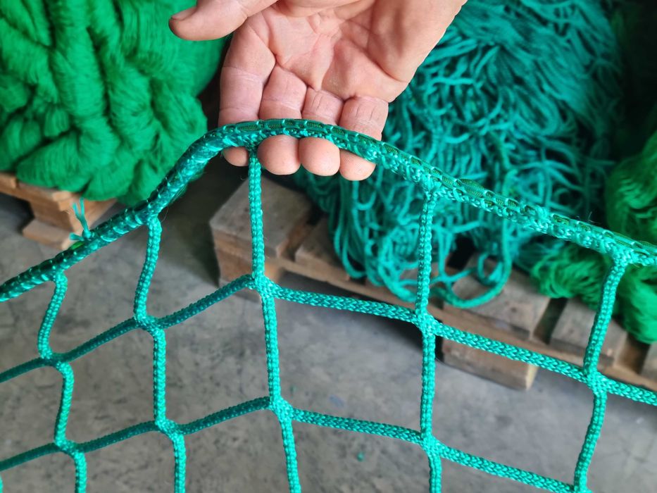 Plasa protectie terenuri de fotbal si handbal (sport)