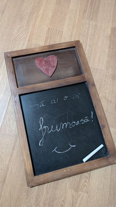 Panou decorativ cu tabla de scris