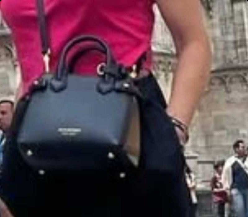 Geanta Burberry originala, purtata o  singura data, impecabila.