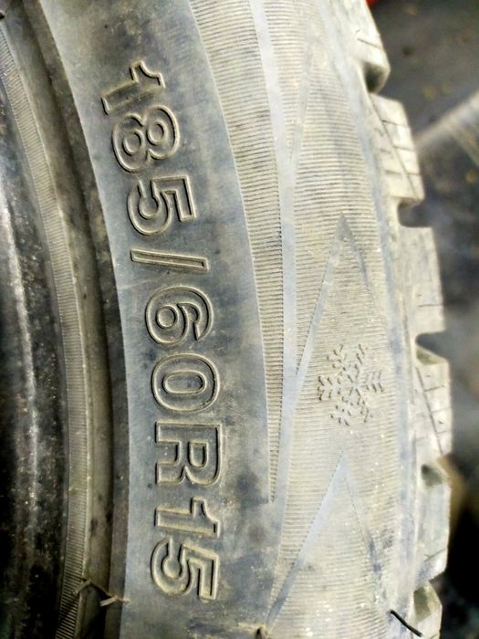 185/60/15 комплект зимней резины