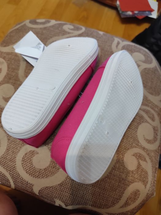 Продавам детски нови гуменки