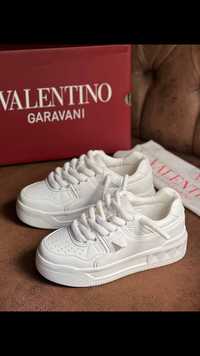 Valentino adidasi albi calitate premium

36,37,38,39,40

260 lei