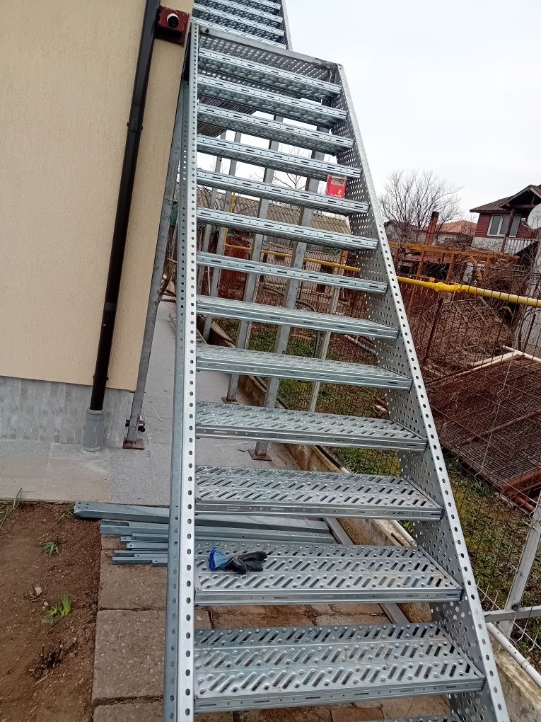 Scara metalica zincata de otel