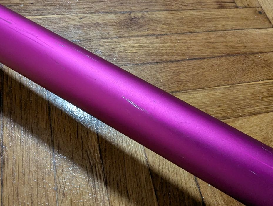 Продавам отлична прахосмукачка Dyson V8 с добра батерия и аксесоари