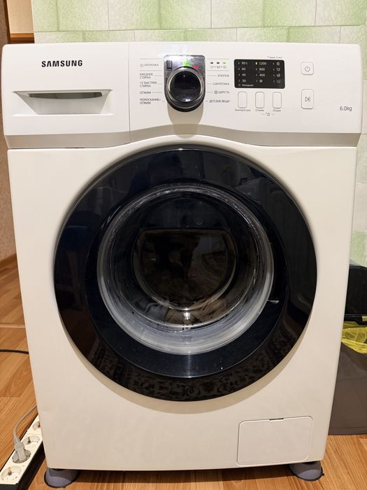 Продоеться стиралная машина SAMSUNG
