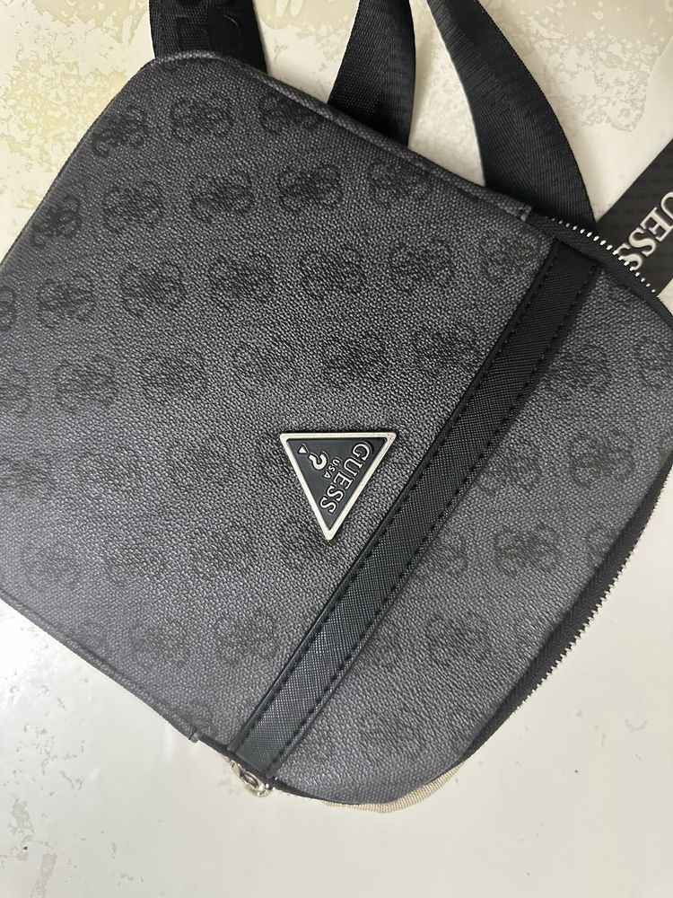 Барсетка Guess новая с биркой