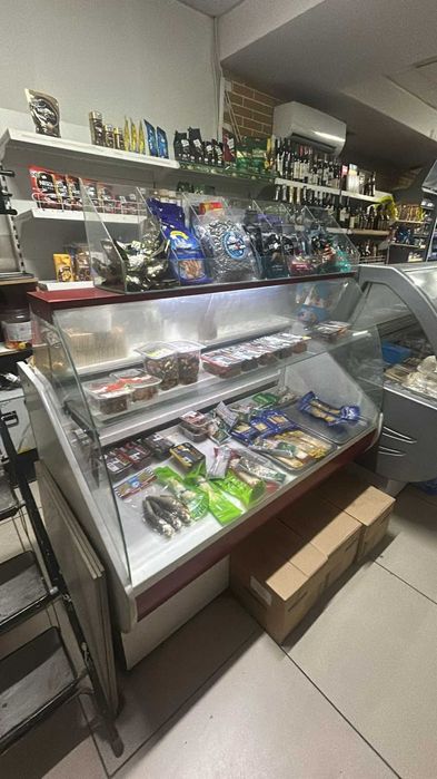 продам витринный холодильник