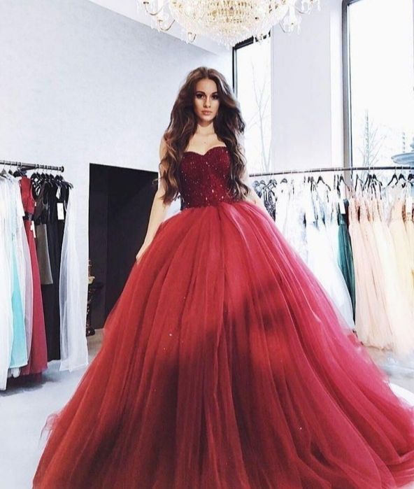 Вечерние платья.