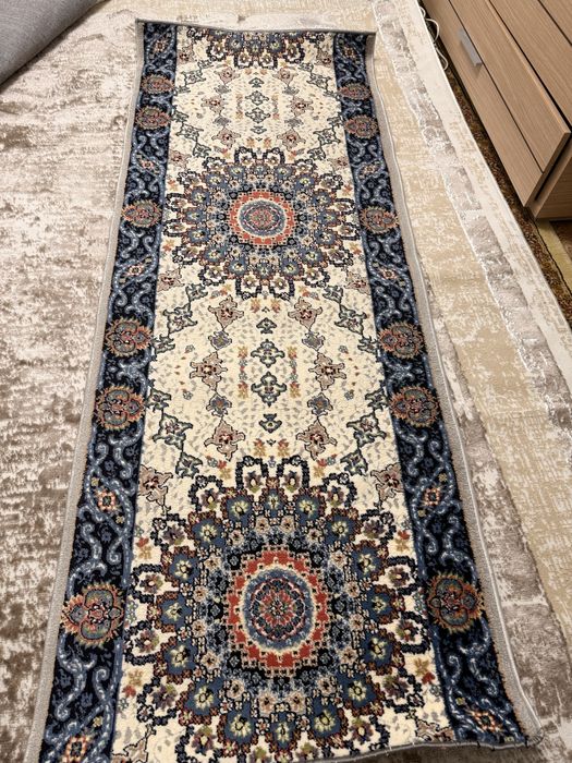 Продам дорожки порезанные по размерам итого 8 метров